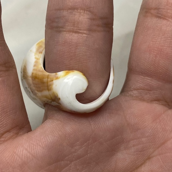 Hand carved Shell Ring - Picture 6 of 8